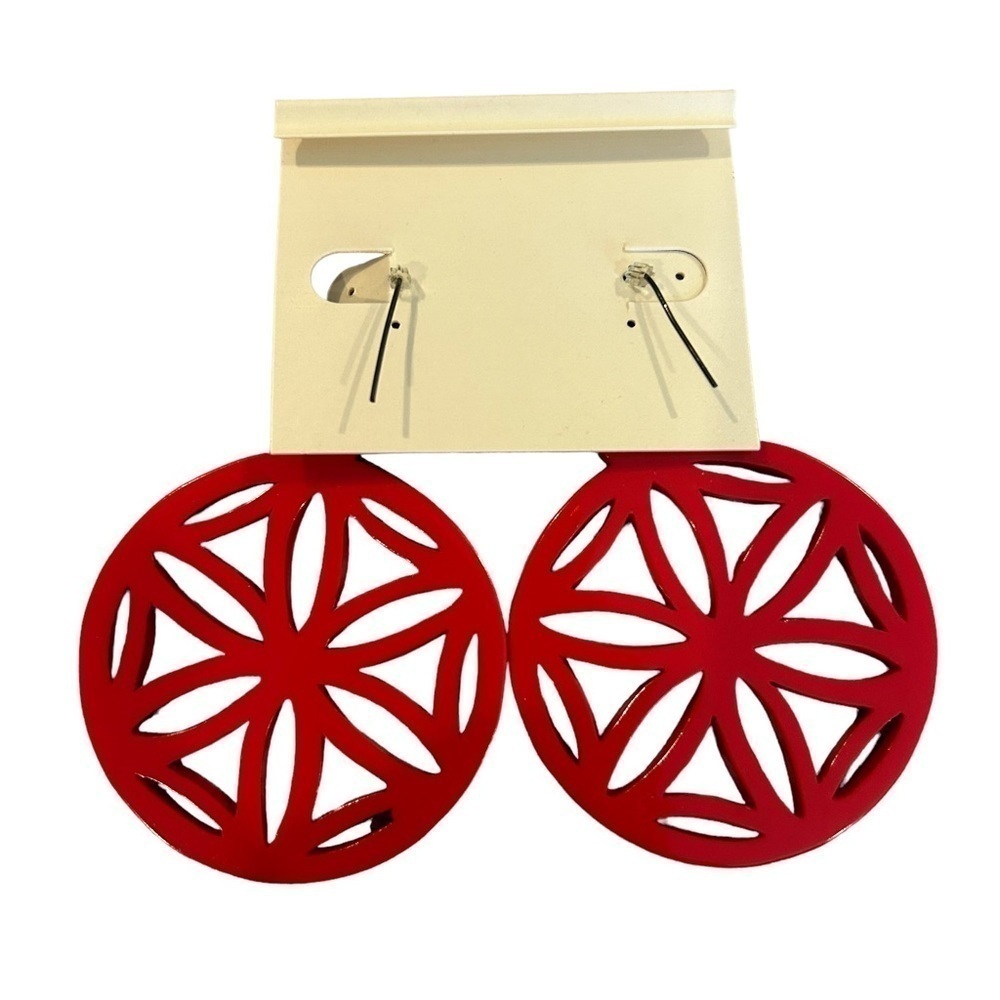 Stephan and Co. Red Resin Geometric Flower Starfish Design pierced Earrings - Picture 5 of 8